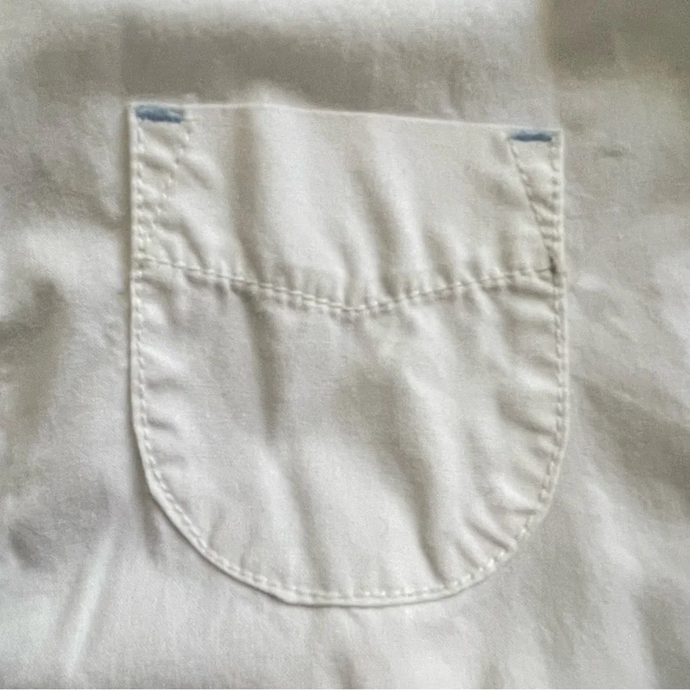GAP Women’s Long Sleeve Button Down Shirt - Picture 7 of 10